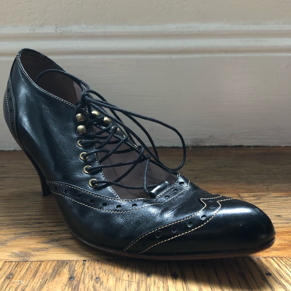 John Fluevog chamomile teapot wingtip lace up pump